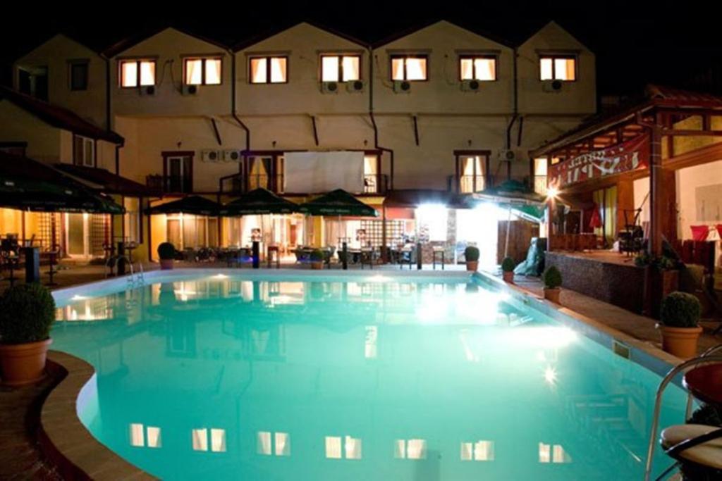 Hotel Uni Palas II Kavadarci Eksteriør bilde